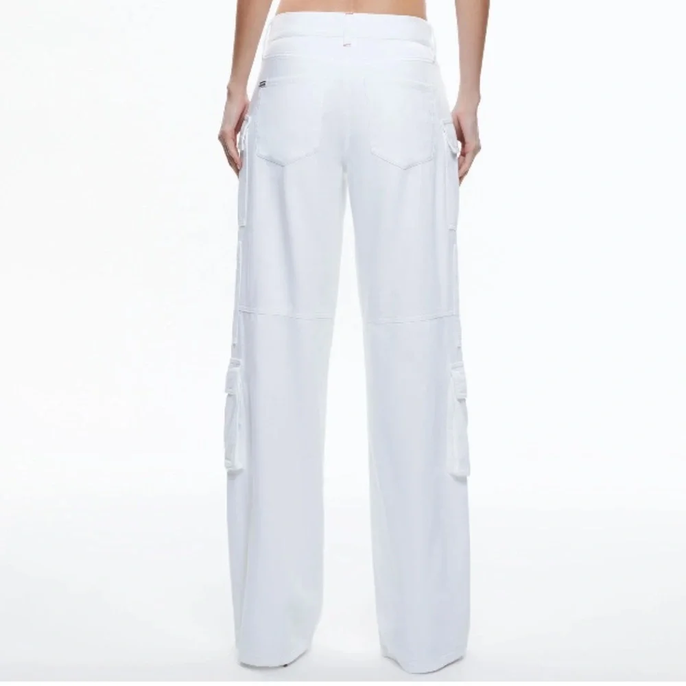 ALICE + OLIVIA Cay Cargo Jean - Picture 4 of 16